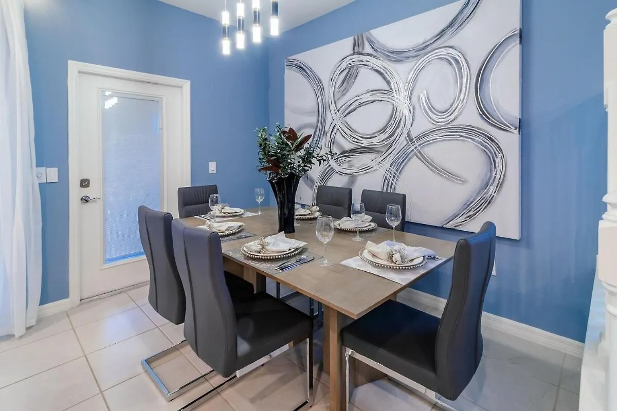 Luxury 5 Bedroom Townhouse With Pool Near Disney Davenport