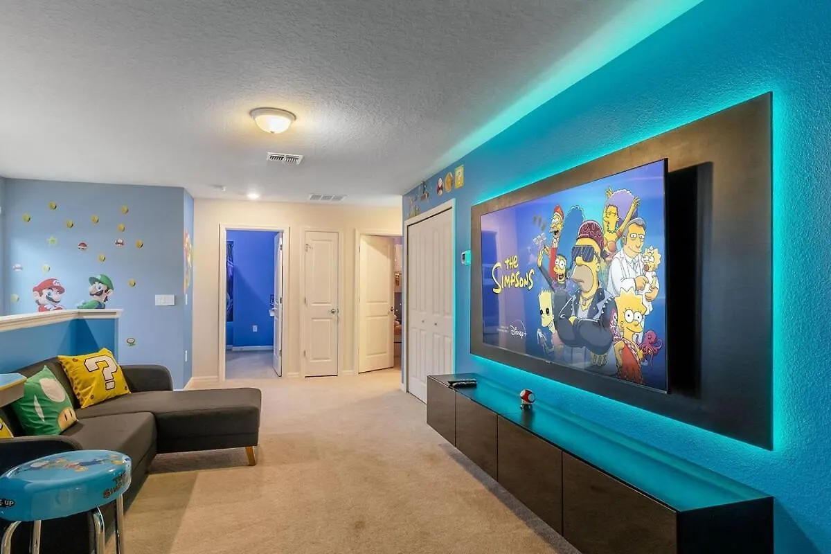 Luxury 5 Bedroom Townhouse With Pool Near Disney Davenport Holiday home
