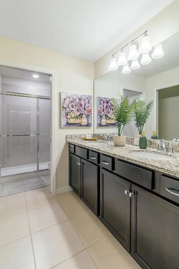 Luxury 5 Bedroom Townhouse With Pool Near Disney Davenport